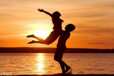 ​男朋友比较害羞怎么办呢 为什么男朋友从来不说情话呢