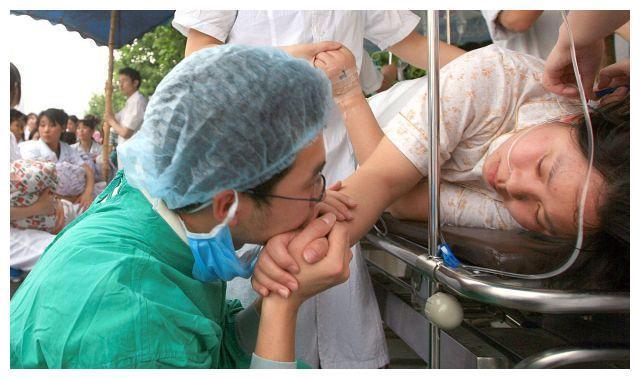 男医生的“一阳指”是啥感觉?孕妈:尴尬到极点,想想都觉得后怕