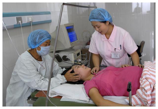 男医生的“一阳指”是啥感觉?孕妈:尴尬到极点,想想都觉得后怕