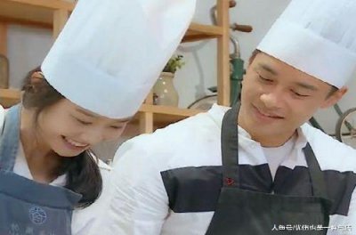 ​分秒刘泽煊背后的天色只是有一点暗而已，并没有完全黑下来