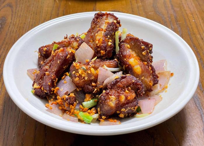 秘制蒜香排骨(秘制蒜香排骨的做法)