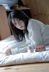 ​牛仔热裤美女夏日清爽俏皮性感唯美写真图片