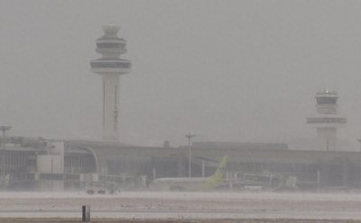 ​受暴风雪影响 韩国济州机场300余架次航班停飞