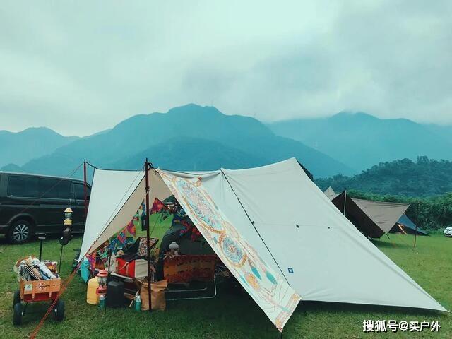 1、水露营不可以自带帐篷，但是在水露营基地内可以自带帐篷，因为水露营是不利于我们进行身体和生活体验的，而且水露营基地会为你提供相应的服务，在这几年中许多人都非常喜欢去水露营基地内游玩时使用。