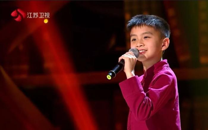 11岁华侨少年携手李玉刚致敬经典，一开嗓，整个世界都亮了！