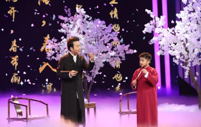 11岁华侨少年携手李玉刚致敬经典，一开嗓，整个世界都亮了！