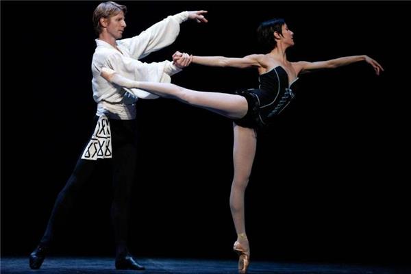 20岁学芭蕾舞晚吗 会比较吃亏 20岁学芭蕾舞晚吗 会比较吃亏