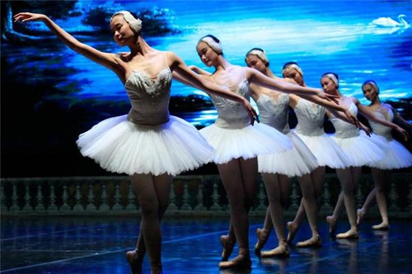 20岁学芭蕾舞晚吗 会比较吃亏 20岁学芭蕾舞晚吗 会比较吃亏