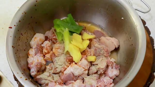 红焖羊肉最正宗的做法窍门（红焖羊肉的家常做法）(2)