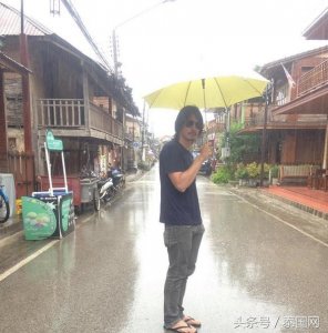 ​一言不合就来白粉的泰国“糯卡” 其实生活中人家是一口大白牙