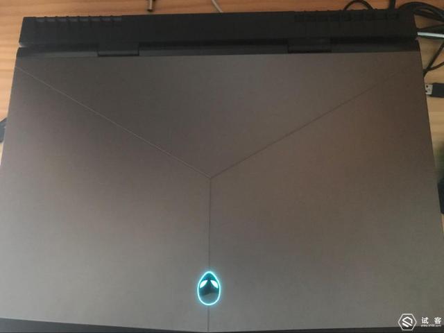 戴尔外星人高端系列（DELL外星人测评颜值满分）(1)