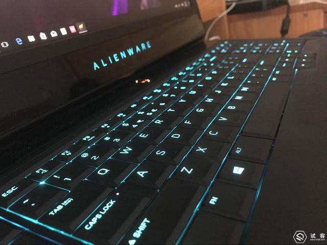 戴尔外星人高端系列（DELL外星人测评颜值满分）(5)