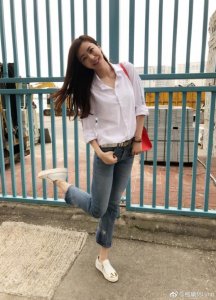 ​熊黛林陪老公祭祖_求子心切