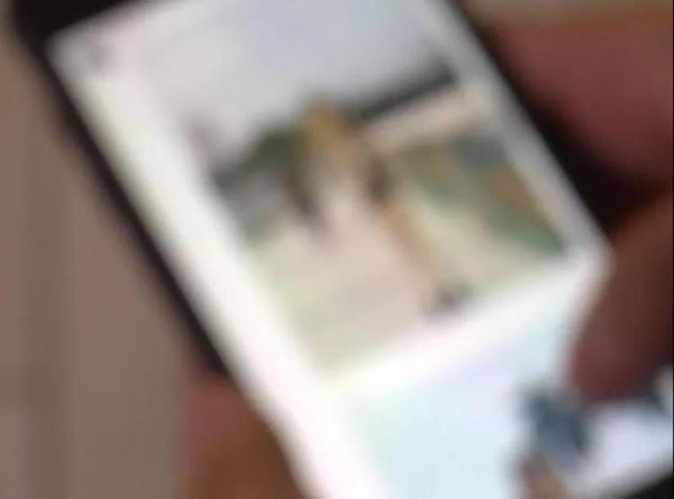 南宁公园一女子裸露下半身拍照「下身几乎全裸广西女子在南宁多个地标处拍不雅照」