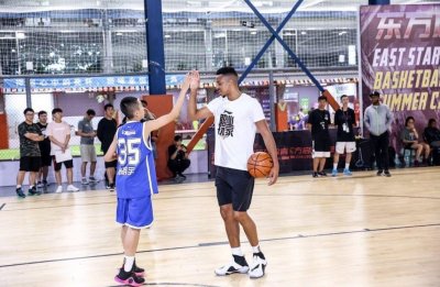 ​职业玩家！麦科勒姆发布中国行活动的图集