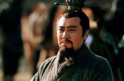 ​处置吕布的时候，曹操为什么要问刘备意见呢?