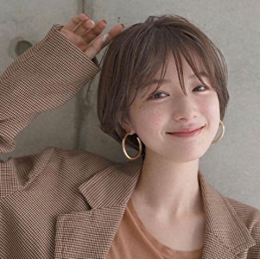 日本女生夏日发色新灵感：低饱和度的浅咖啡色，在阳光下更美呢！