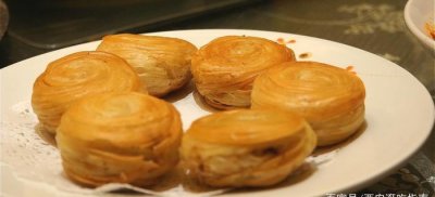 ​被誉为“西秦第一点”的油酥饼，香酥可口、油而不腻，名不虚传