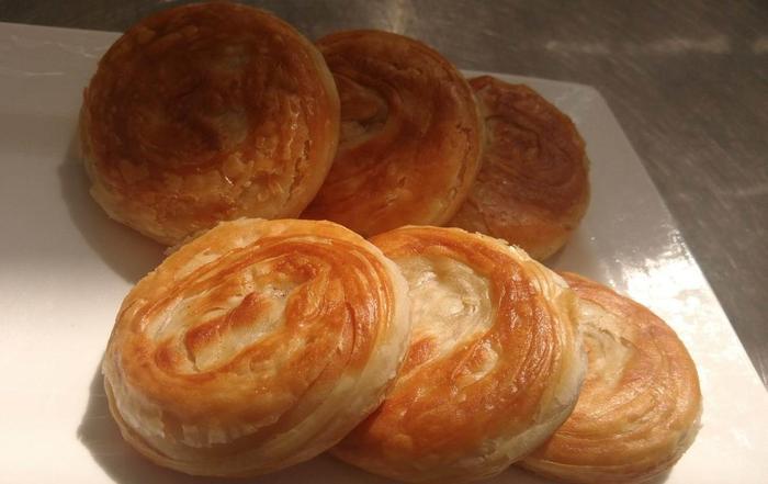 被誉为“西秦第一点”的油酥饼,香酥可口、油而不腻,名不虚传
