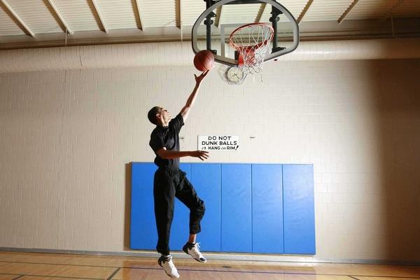 打篮球能瘦腿吗 有这个可能