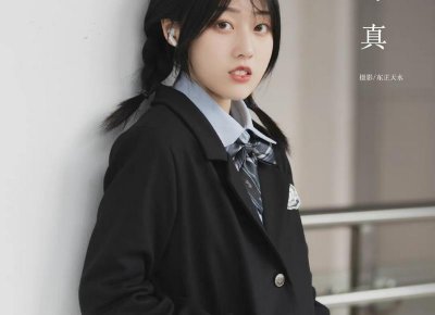 ​男子看到女友去相亲，恼羞成怒的他，把打算送女友的花扔进垃圾桶