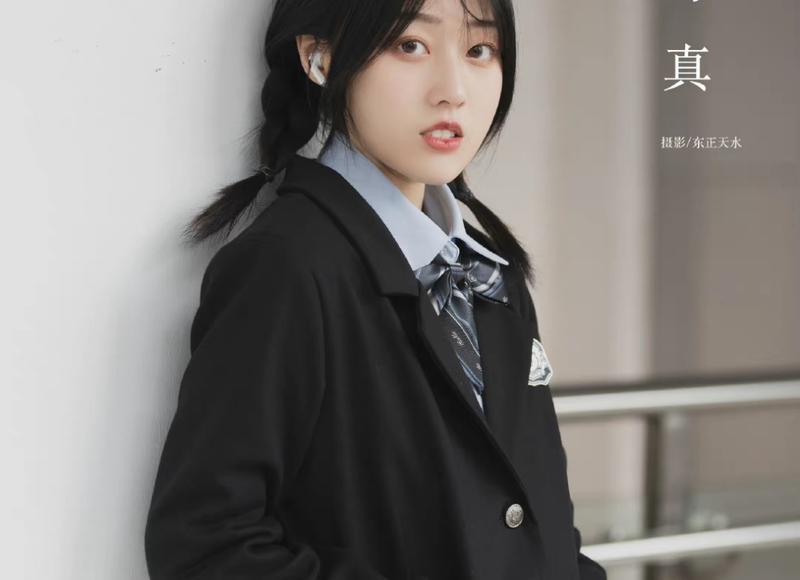 男子看到女友去相亲,恼羞成怒的他,把打算送女友的花扔进垃圾桶 男子看到女友去相亲,恼羞成怒的他,把打算送女友的花扔进垃圾桶