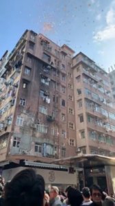 ​今天香港，天上真的掉钱了！原来是这个人撒的