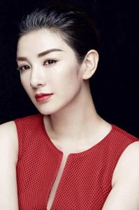 ​47岁黄奕现状曝光，被前夫背刺“出轨”事业尽毁，逆境中坚韧逆袭