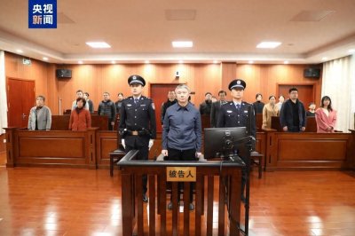 ​崔洪刚一审获刑14年半