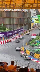 ​澳门F3发生重大车祸：5人受伤 17岁女车手飞出赛道