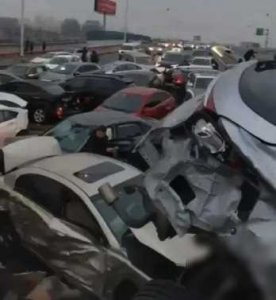 ​正观视评：苏州上百辆车连环相撞，安全警钟应长鸣