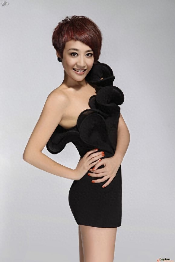 左岩,1985年8月23日出生于黑龙江双鸭山,中国内地主持人、演员