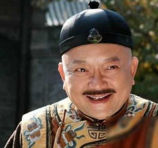 ​和珅刚做官时清廉刚正，他是什么时候开始贪污的？