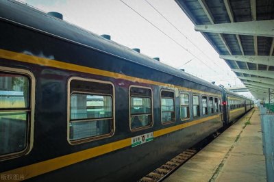 ​涨知识：火车的硬座是什么样的？靠窗座位怎么选