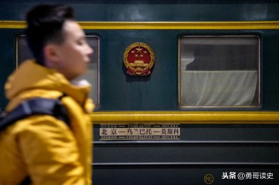 ​年度大片《囧妈》里出现的k3跨国列车，长什么样子？