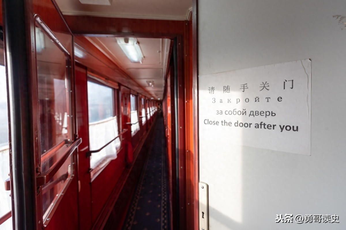 年度大片《囧妈》里出现的k3跨国列车，长什么样子？