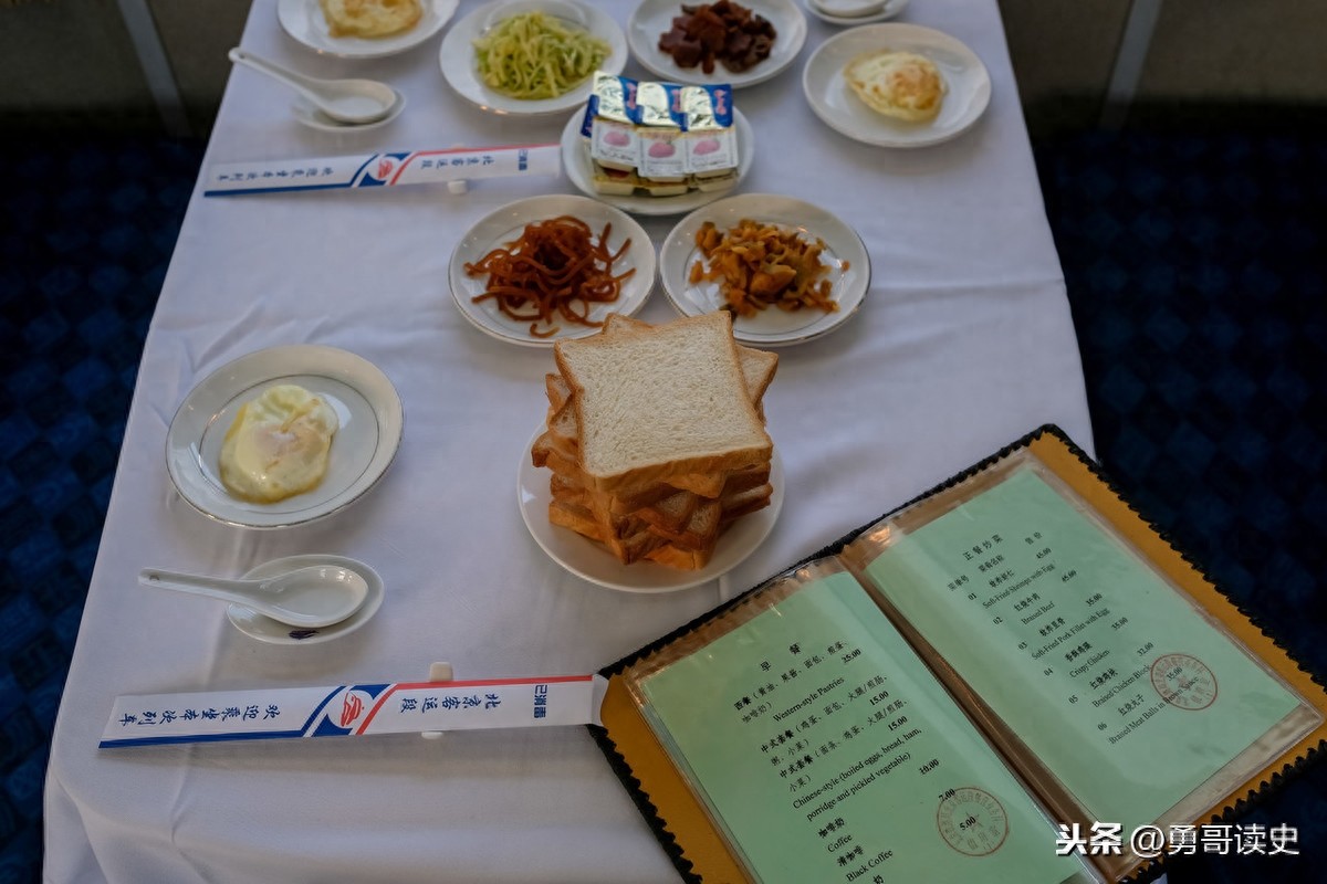 年度大片《囧妈》里出现的k3跨国列车，长什么样子？