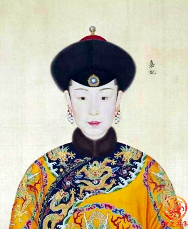 乾隆皇帝与后宫妃嫔画像：图2是富察皇后，图5是“魏璎珞”的原型