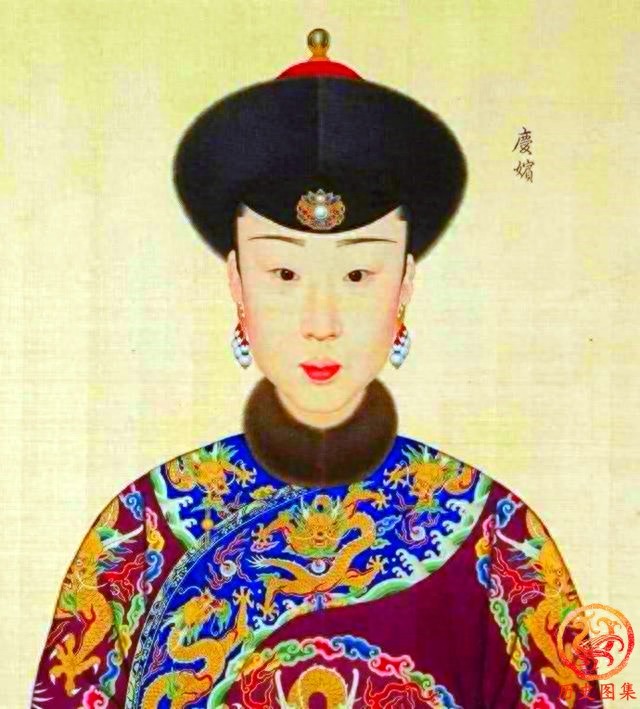 乾隆皇帝与后宫妃嫔画像：图2是富察皇后，图5是“魏璎珞”的原型