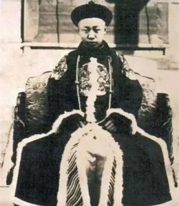 ​溥仪：末代皇帝的曲折人生