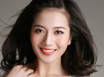 ​貌微扬，笑月光，落落大方——彭杨