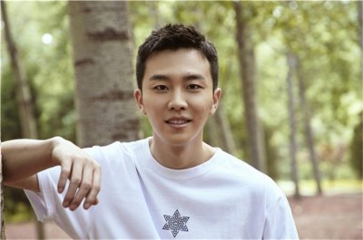 ​贺鹏《陈情令》外阳光温暖 怀念温晁的江湖气