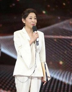 ​倪萍分享减重40斤方法，控制饮食和运动是必要的，坚持是最重要的