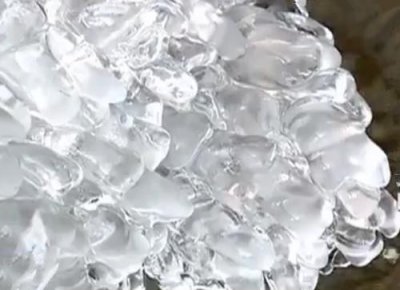 ​莱芜雪野三峡景区现冰瀑奇观 壮观宛如山水画