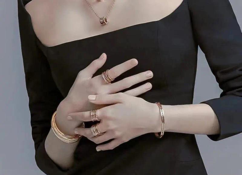 成为一名「鉴黄师」，究竟有多“苦”？