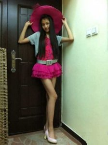 ​关晓彤身高很惊人 关晓彤大长腿