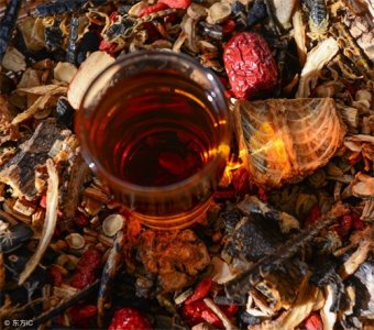 ​重庆：生日宴会饮用自配药酒15人中毒送医5人死亡