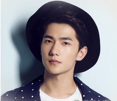 易烊千玺撞脸杨洋，粉丝都差点分不清谁是谁