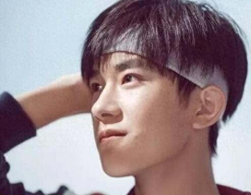 易烊千玺撞脸杨洋，粉丝都差点分不清谁是谁