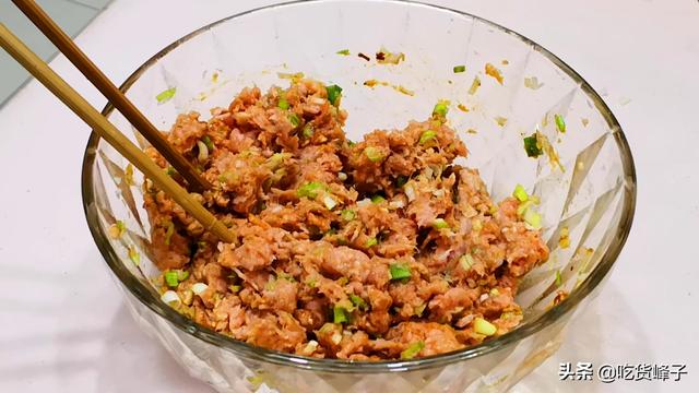 正宗酸菜饺子馅怎么调最好吃（只需学会这个调馅方法）(4)